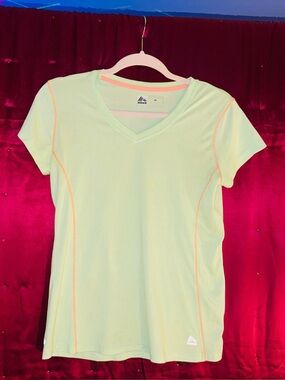 👑 Size Medium RBX Lime Green Short Sleeve V-Neck Tee with Coral Stitching